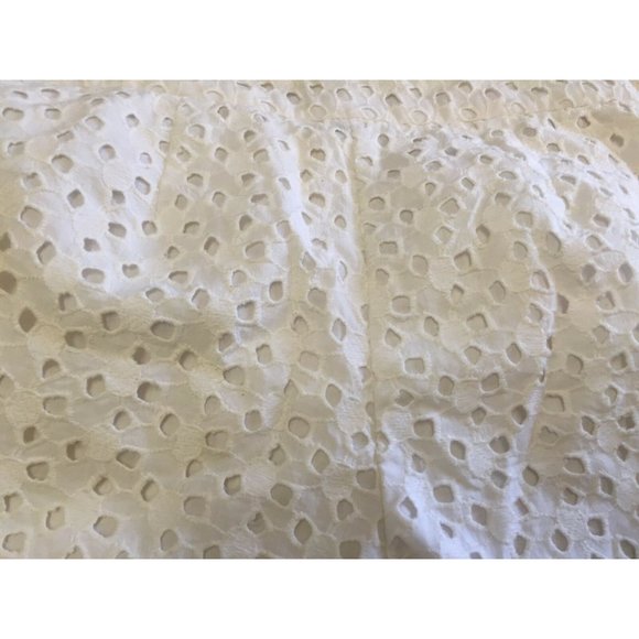 Forever 21 Short Shorts White Small Eyelet Polka Dot Flat Front Pattern Womans - Picture 5 of 6